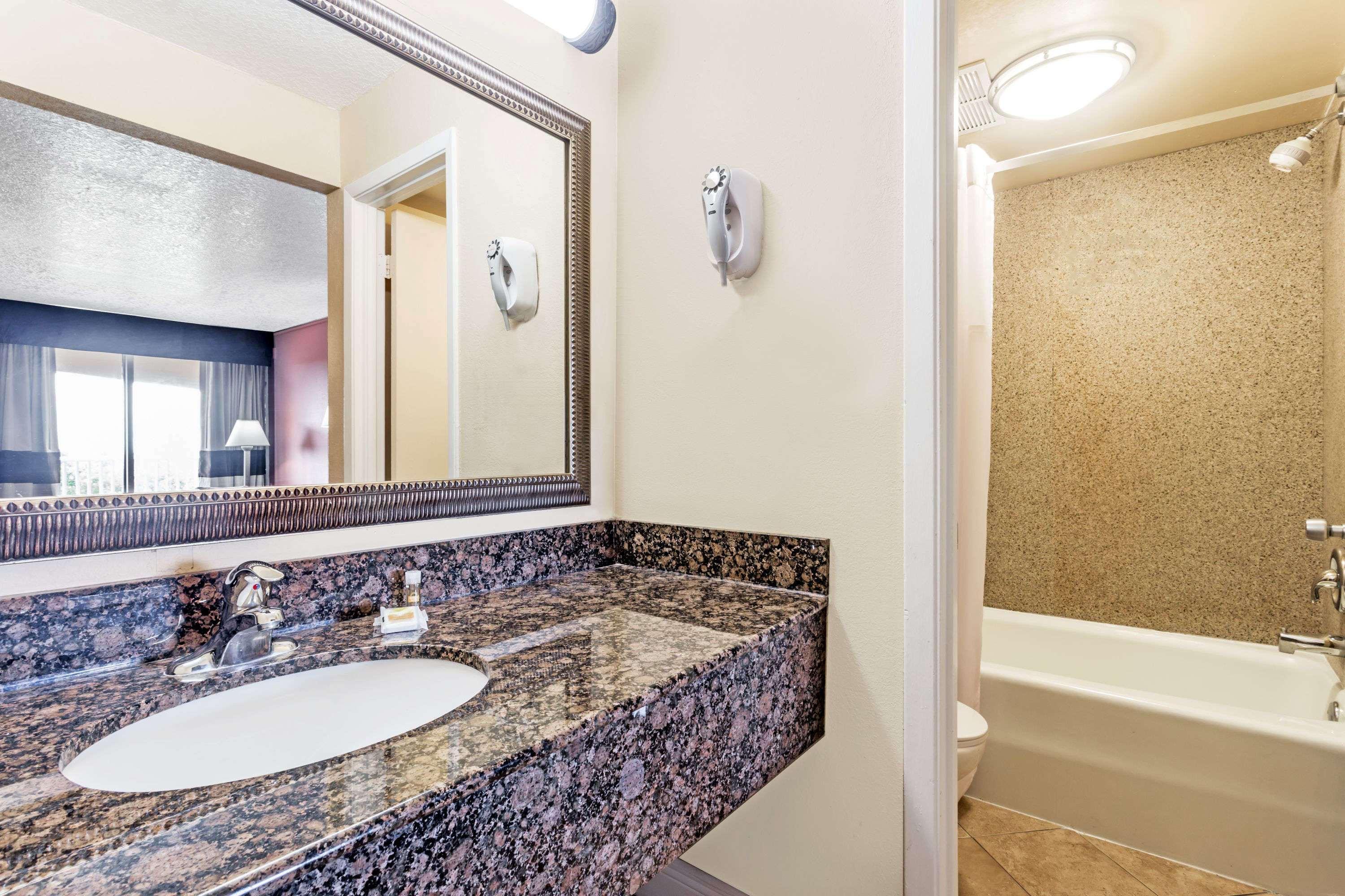 Days Inn By Wyndham Fort Lauderdale-Oakland Park Airport N Eksteriør billede