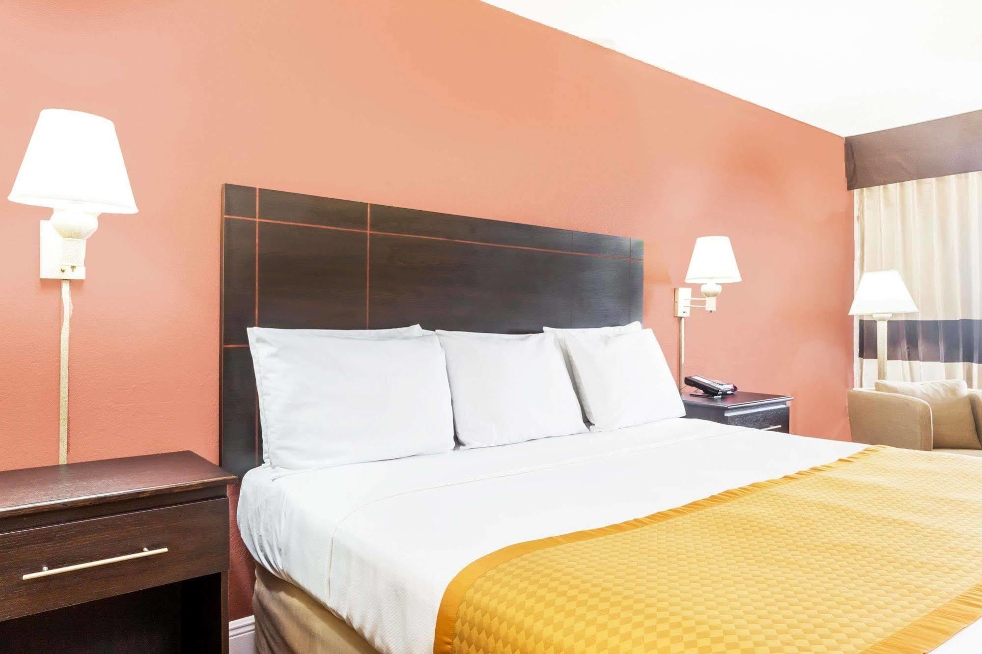 Days Inn By Wyndham Fort Lauderdale-Oakland Park Airport N Eksteriør billede